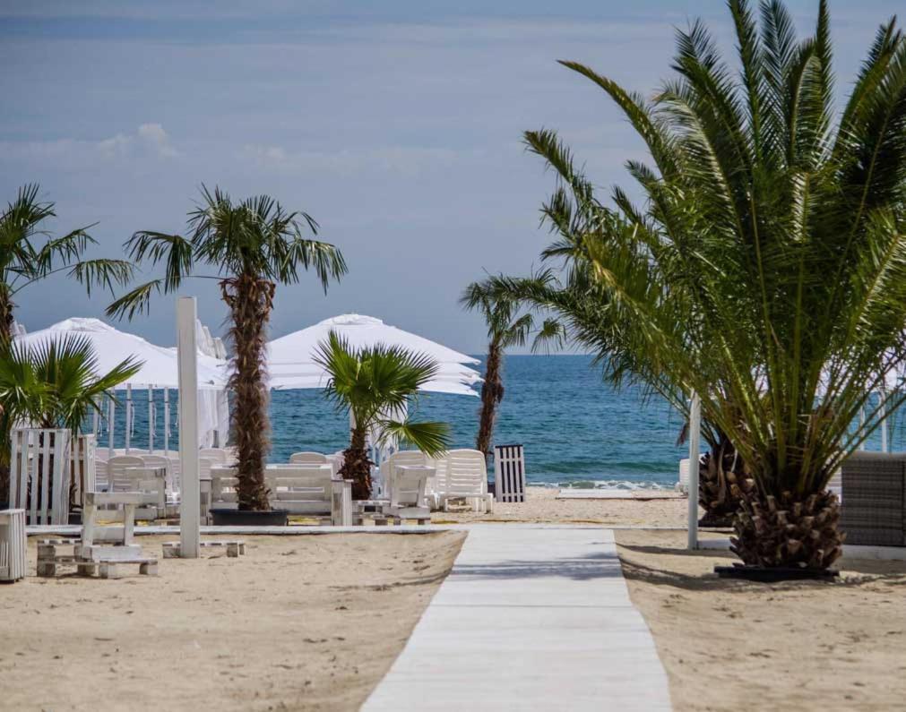 Emi Apartment Mamaia Navodari Exterior photo